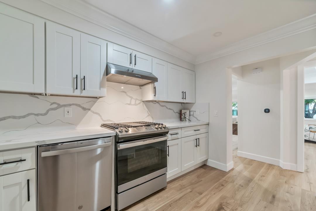 Detail Gallery Image 6 of 17 For 54 W Reed St, San Jose,  CA 95110 - 2 Beds | 2 Baths