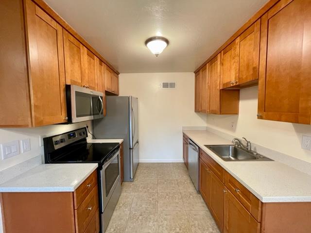 Detail Gallery Image 10 of 13 For 150 Rinconada Ave, Palo Alto,  CA 94301 - 2 Beds | 1 Baths