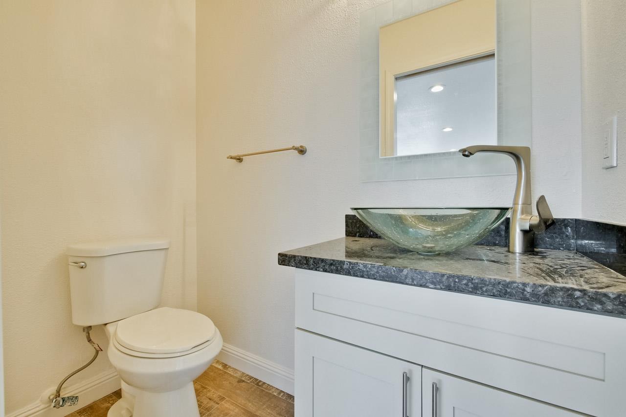 Detail Gallery Image 5 of 37 For 173 Higdon Ave #UNIT 2,  Mountain View,  CA 94041 - 2 Beds | 1/1 Baths