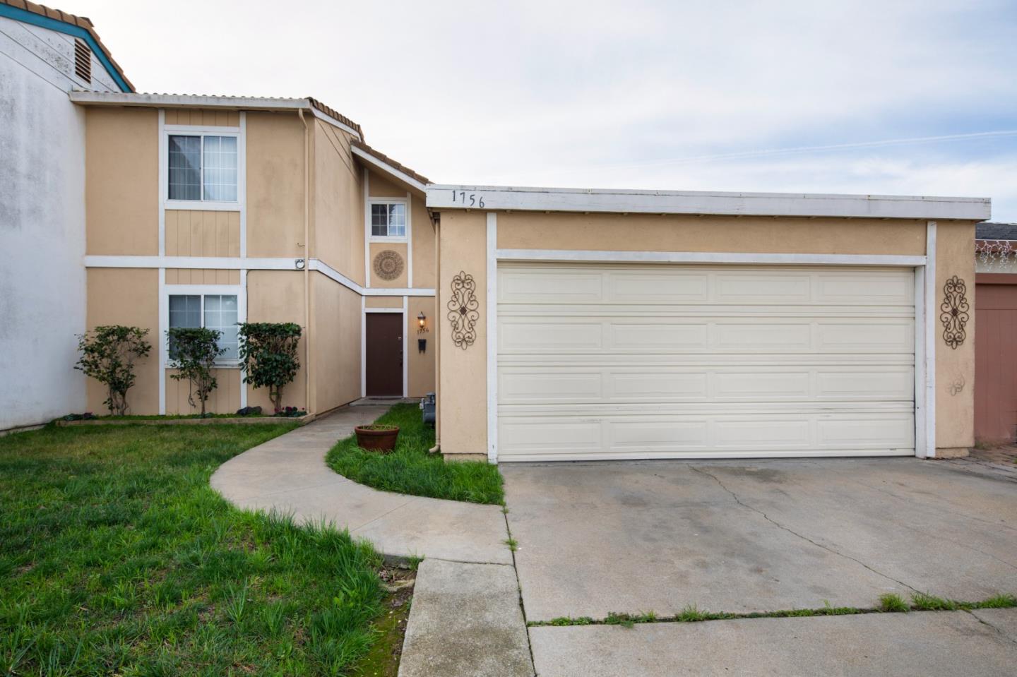 Detail Gallery Image 1 of 1 For 1756 Cherokee Dr, Salinas,  CA 93906 - 3 Beds | 2 Baths
