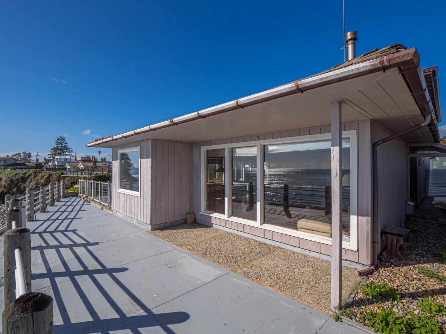 Detail Gallery Image 13 of 66 For 4360 Opal Cliff Dr, Santa Cruz,  CA 95062 - 3 Beds | 2 Baths