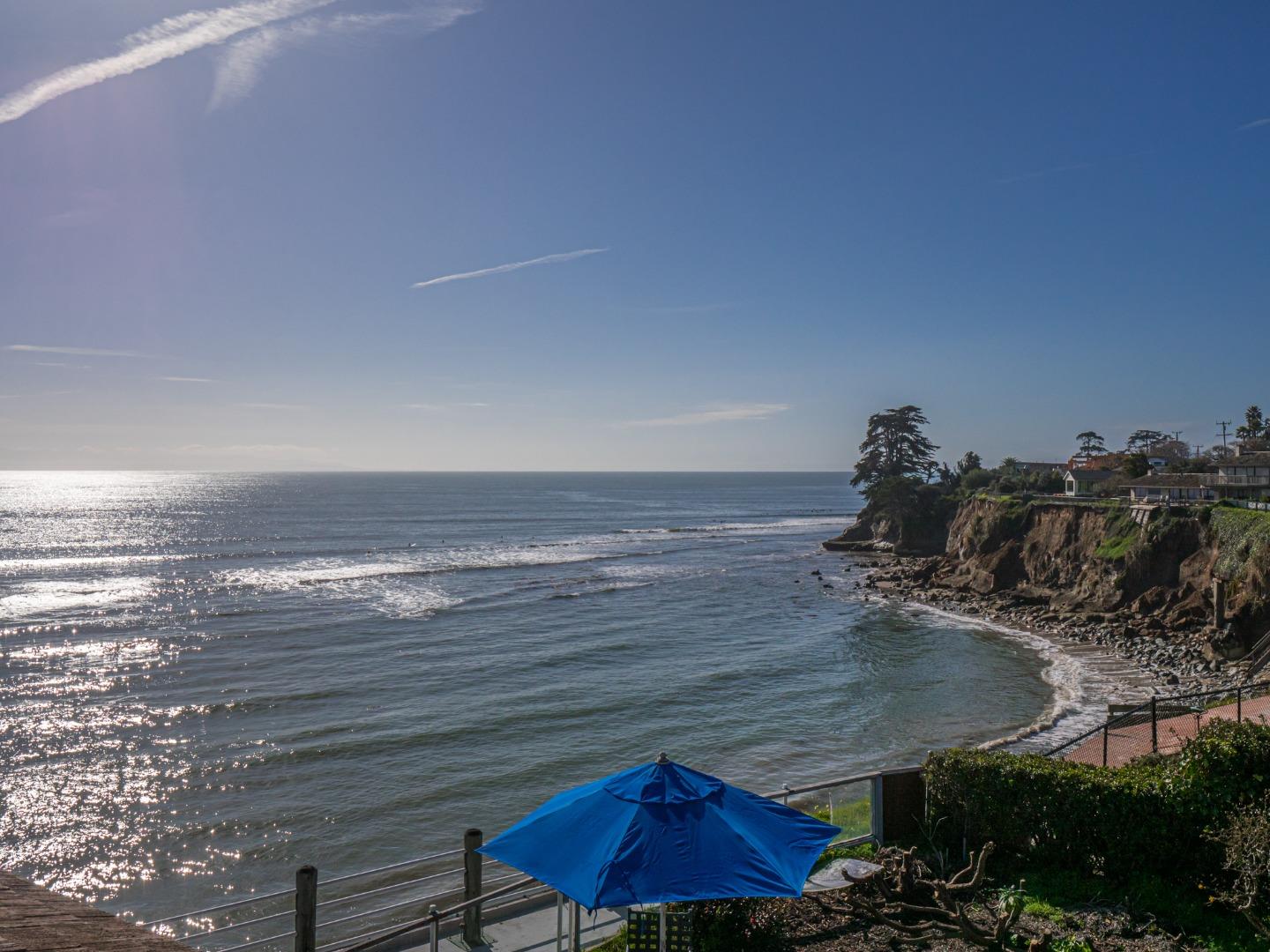 Detail Gallery Image 8 of 66 For 4360 Opal Cliff Dr, Santa Cruz,  CA 95062 - 3 Beds | 2 Baths