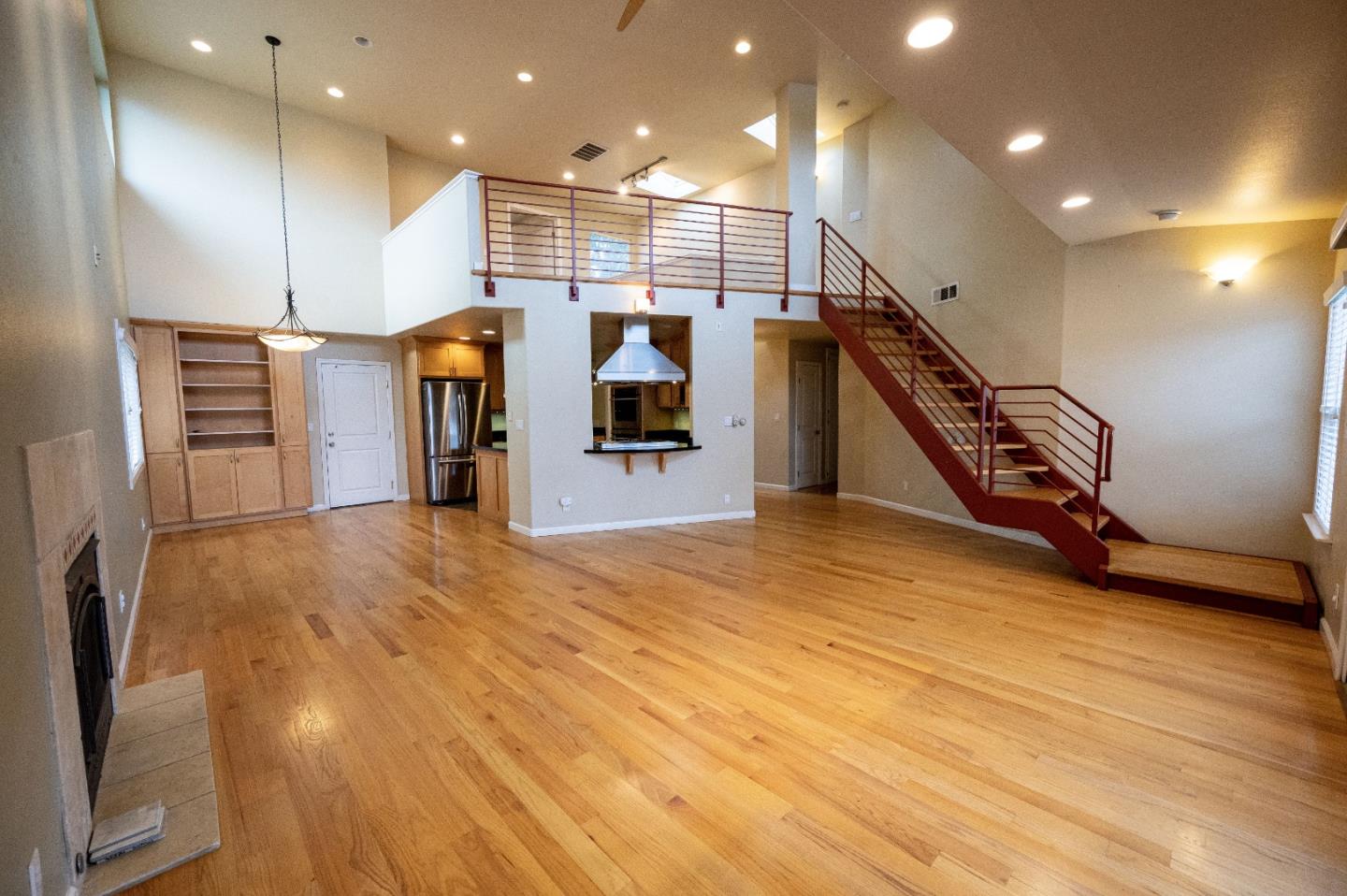 Detail Gallery Image 5 of 20 For 1650 Longspur Ave, Sunnyvale,  CA 94087 - 4 Beds | 3 Baths