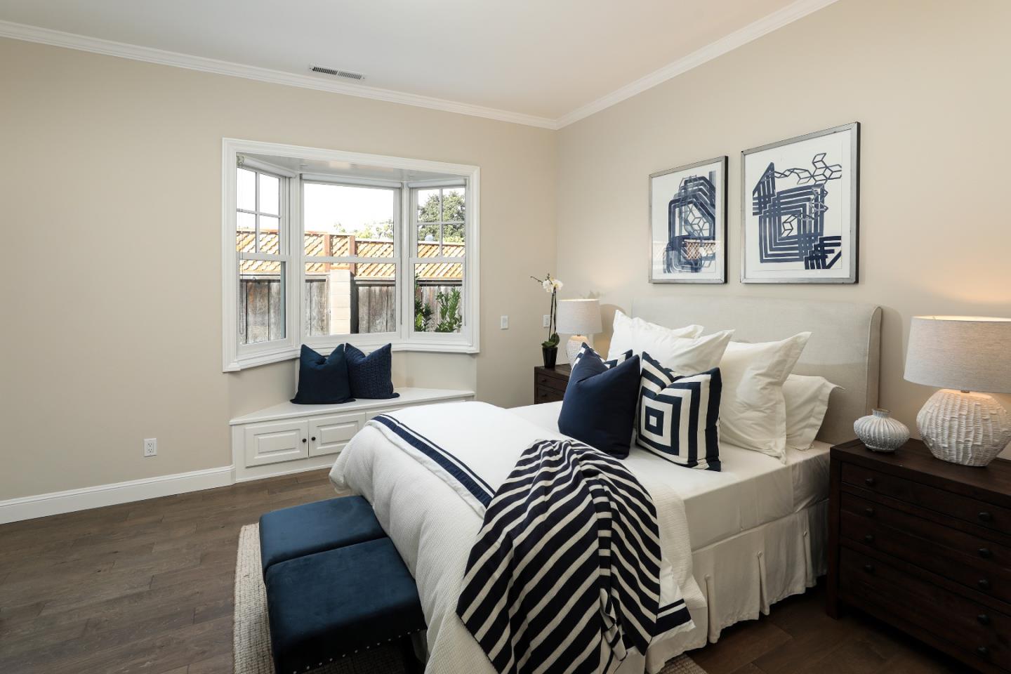 Detail Gallery Image 16 of 36 For 10 Cielito Dr, Los Altos,  CA 94022 - 6 Beds | 5/2 Baths