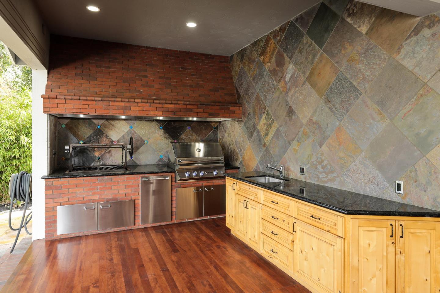 Detail Gallery Image 30 of 36 For 10 Cielito Dr, Los Altos,  CA 94022 - 6 Beds | 5/2 Baths