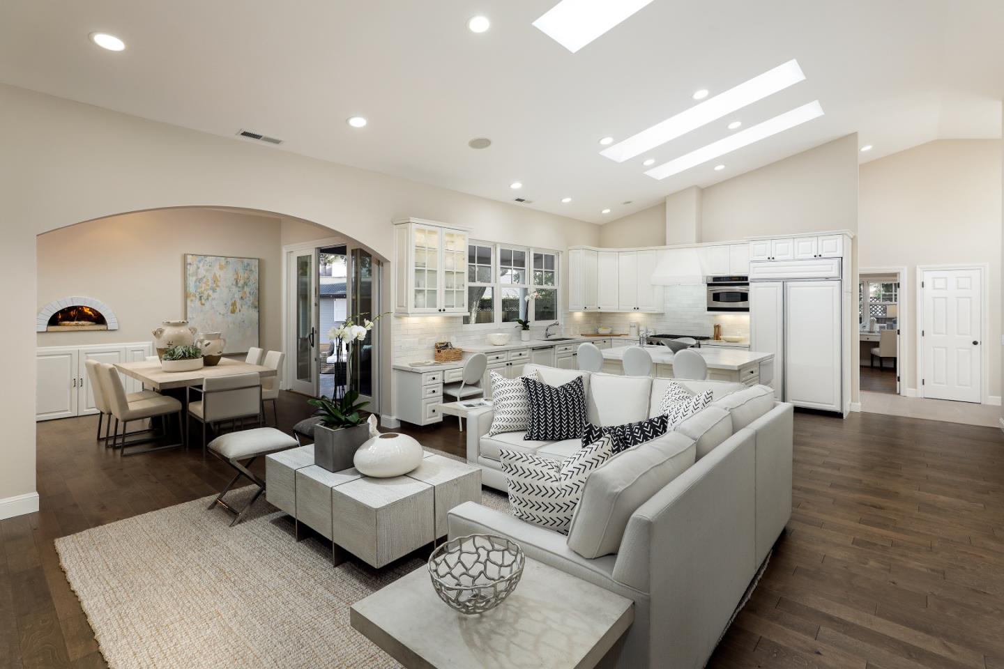 Detail Gallery Image 5 of 36 For 10 Cielito Dr, Los Altos,  CA 94022 - 6 Beds | 5/2 Baths