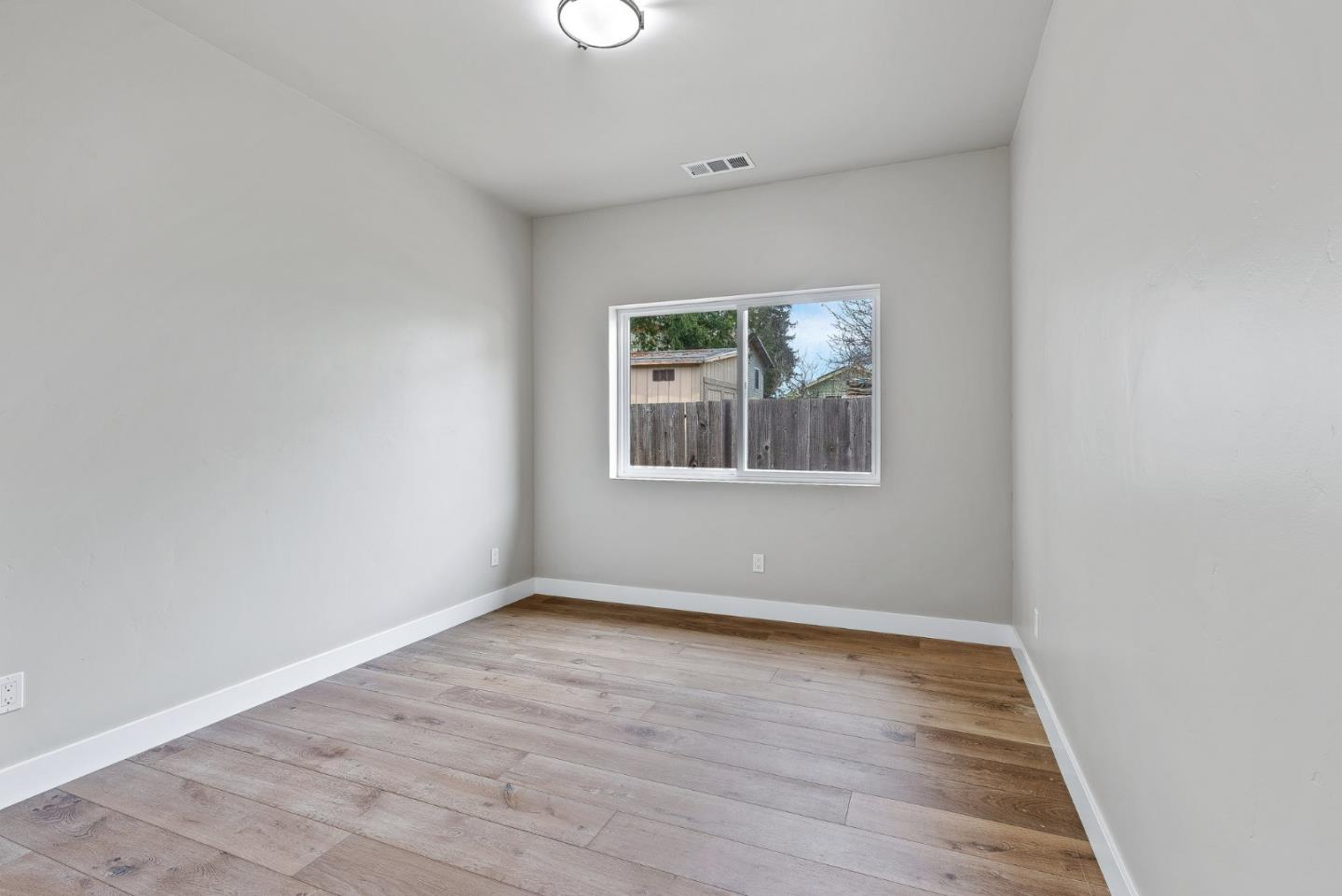 Detail Gallery Image 30 of 41 For 2265 Paul Minnie Ct, Santa Cruz,  CA 95062 - 4 Beds | 2/1 Baths