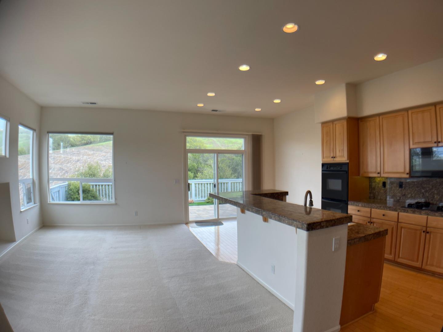 Detail Gallery Image 5 of 25 For 9015 Village View Dr, San Jose,  CA 95135 - 2 Beds | 2/1 Baths
