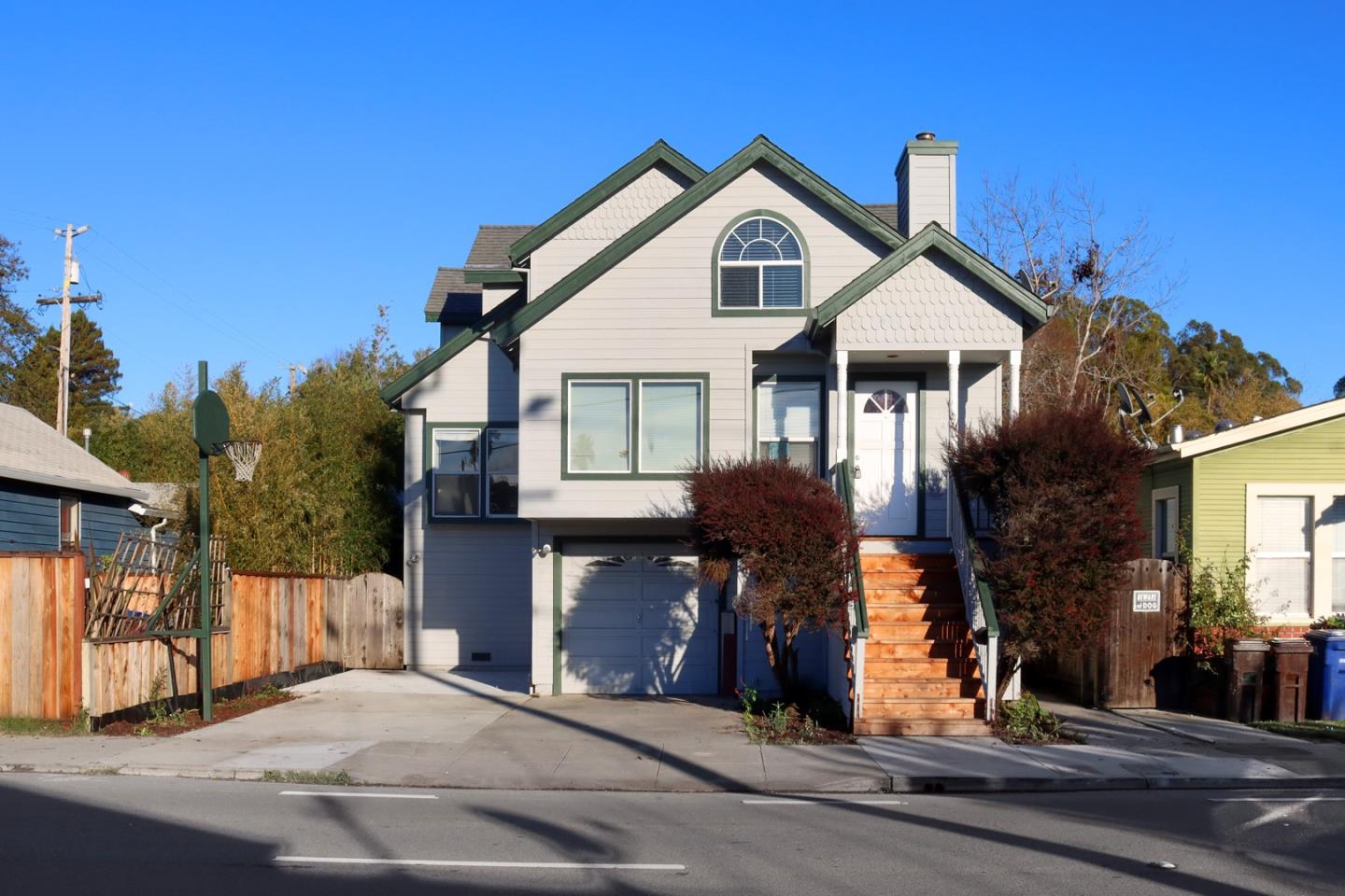 Detail Gallery Image 1 of 1 For 122 Ocean St, Santa Cruz,  CA 95060 - 4 Beds | 2/1 Baths