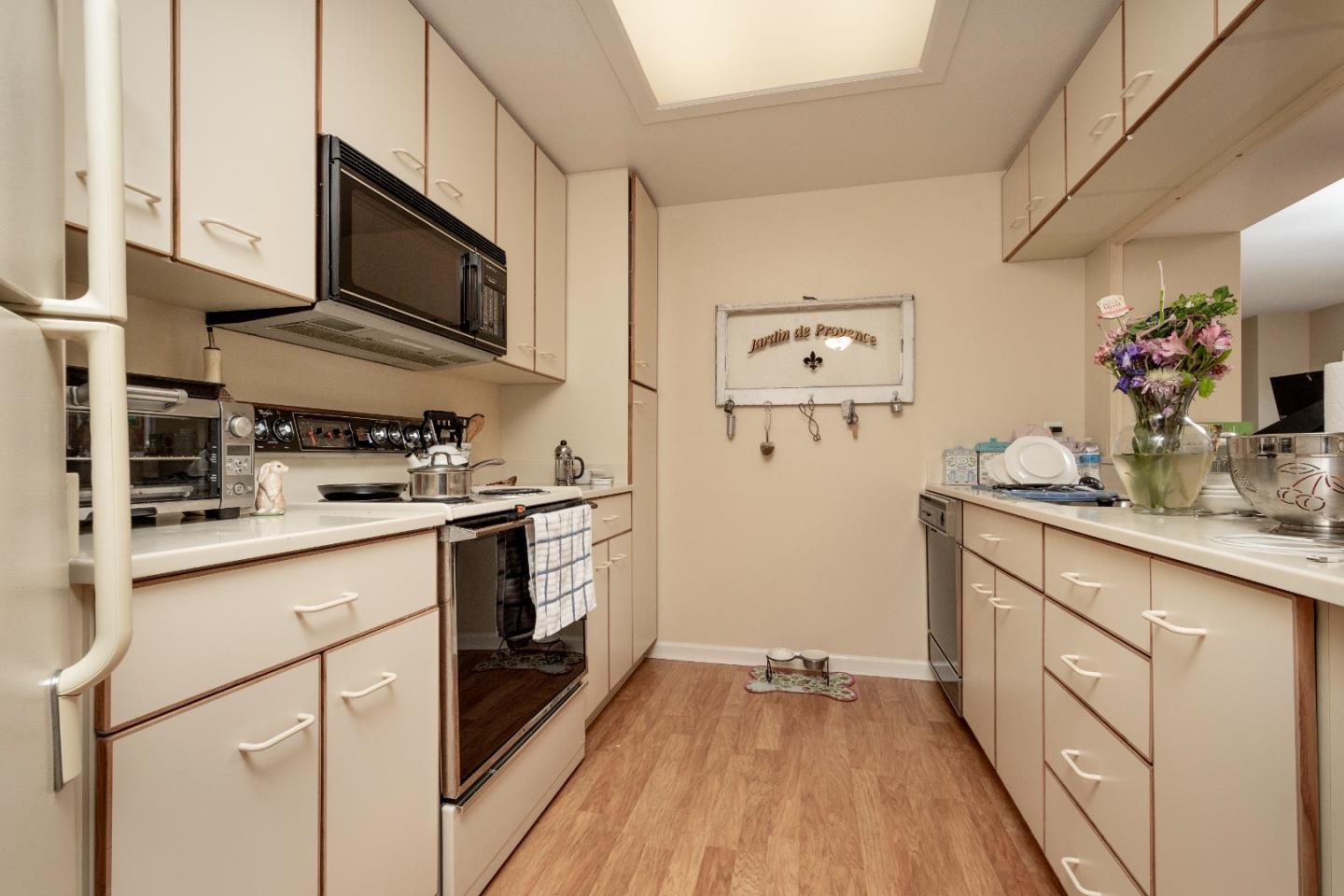 Detail Gallery Image 4 of 9 For 1 Baldwin Ave #322,  San Mateo,  CA 94401 - 1 Beds | 2 Baths