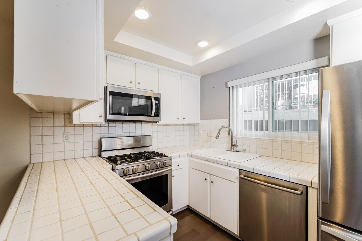Detail Gallery Image 11 of 25 For 14332 Dickens St #3,  Sherman Oaks,  CA 91423 - 2 Beds | 2/1 Baths