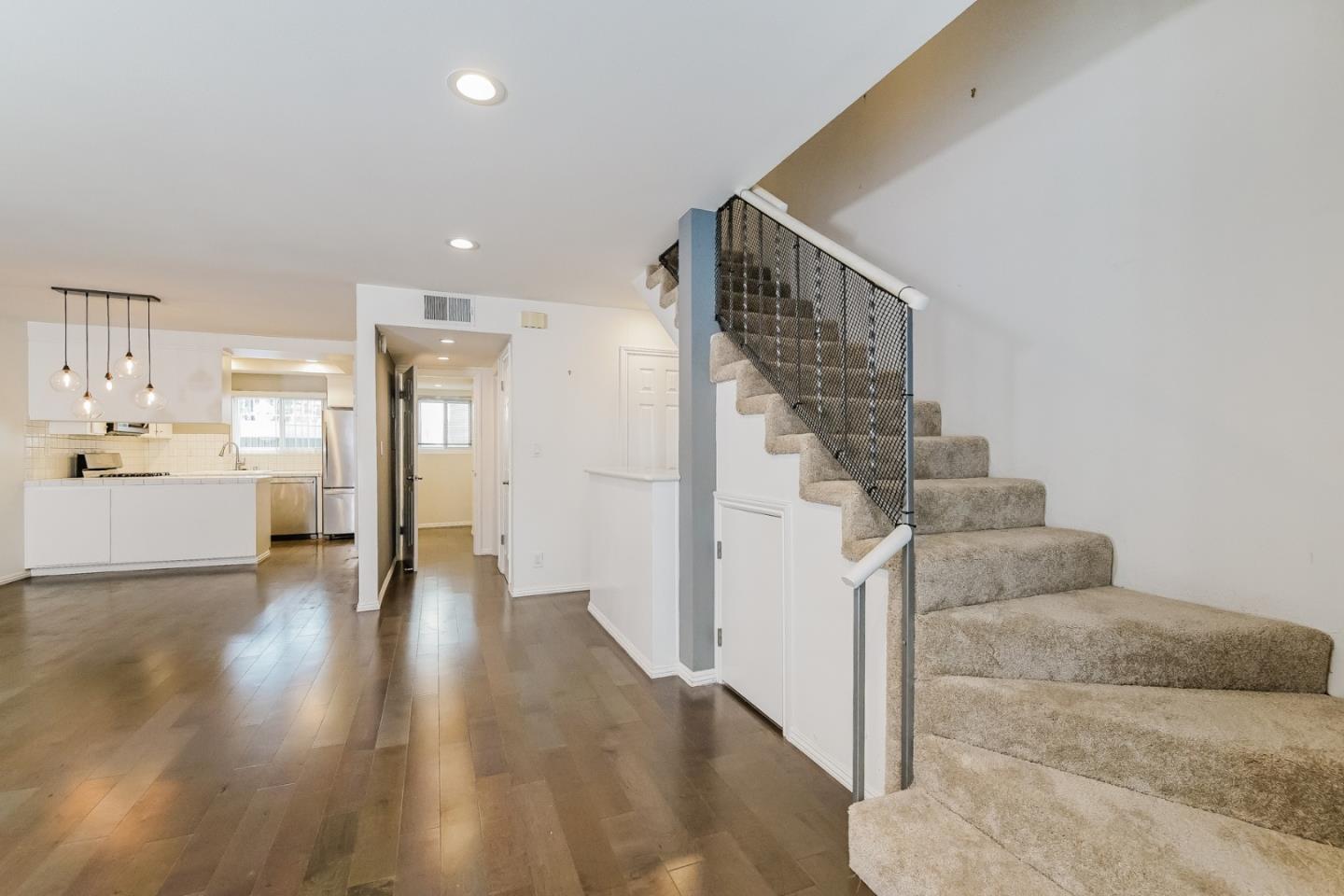 Detail Gallery Image 7 of 25 For 14332 Dickens St #3,  Sherman Oaks,  CA 91423 - 2 Beds | 2/1 Baths