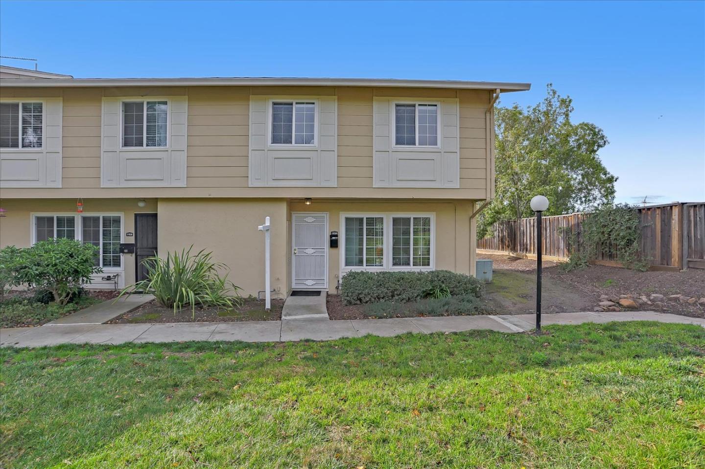 Detail Gallery Image 1 of 1 For 1928 Waterloo Ct, San Jose,  CA 95132 - 3 Beds | 1/1 Baths