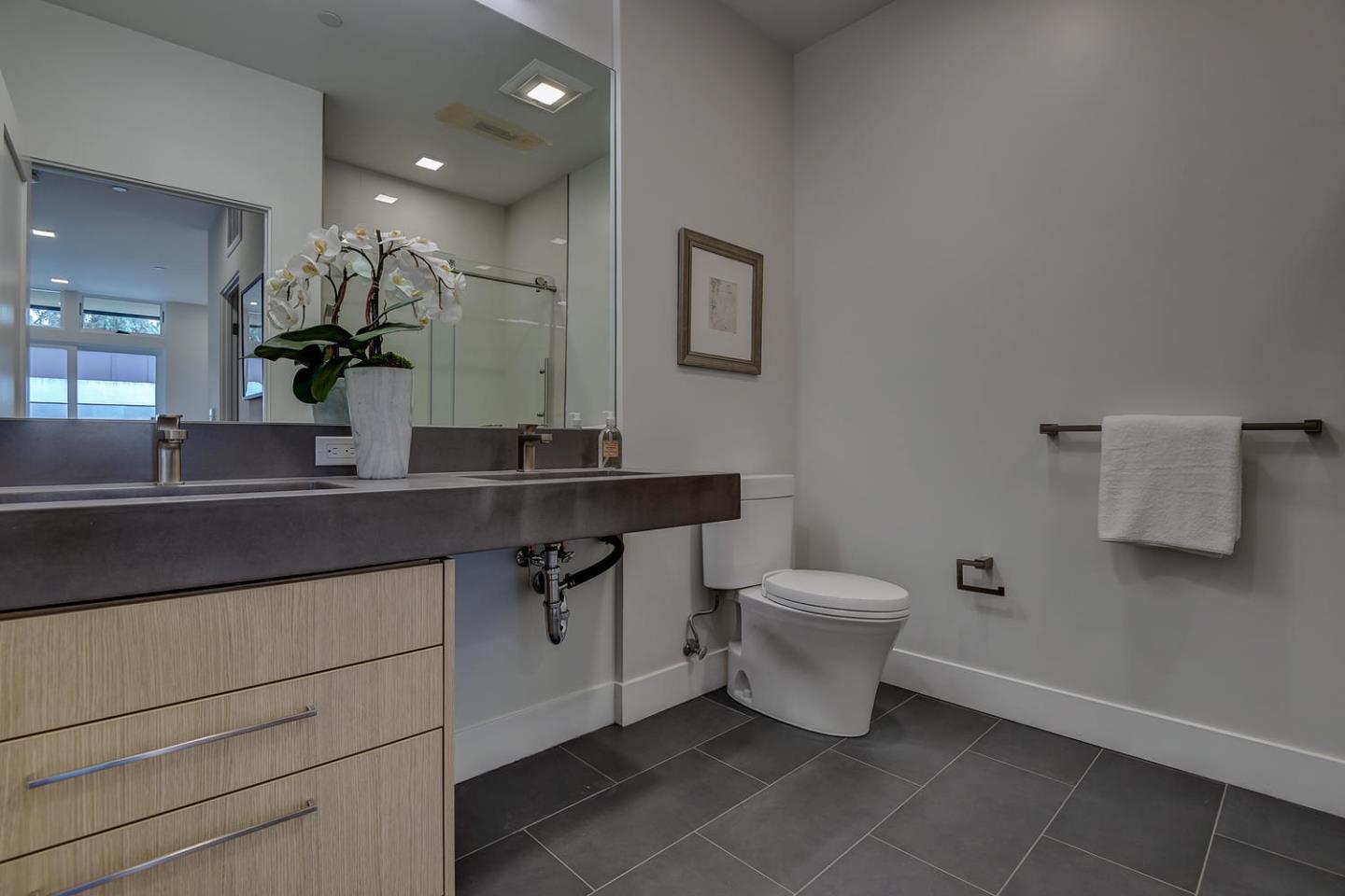 Detail Gallery Image 6 of 12 For 430 Forest Ave #C,  Palo Alto,  CA 94301 - 2 Beds | 2 Baths