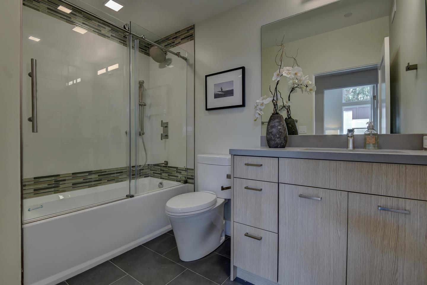 Detail Gallery Image 8 of 12 For 430 Forest Ave #C,  Palo Alto,  CA 94301 - 2 Beds | 2 Baths