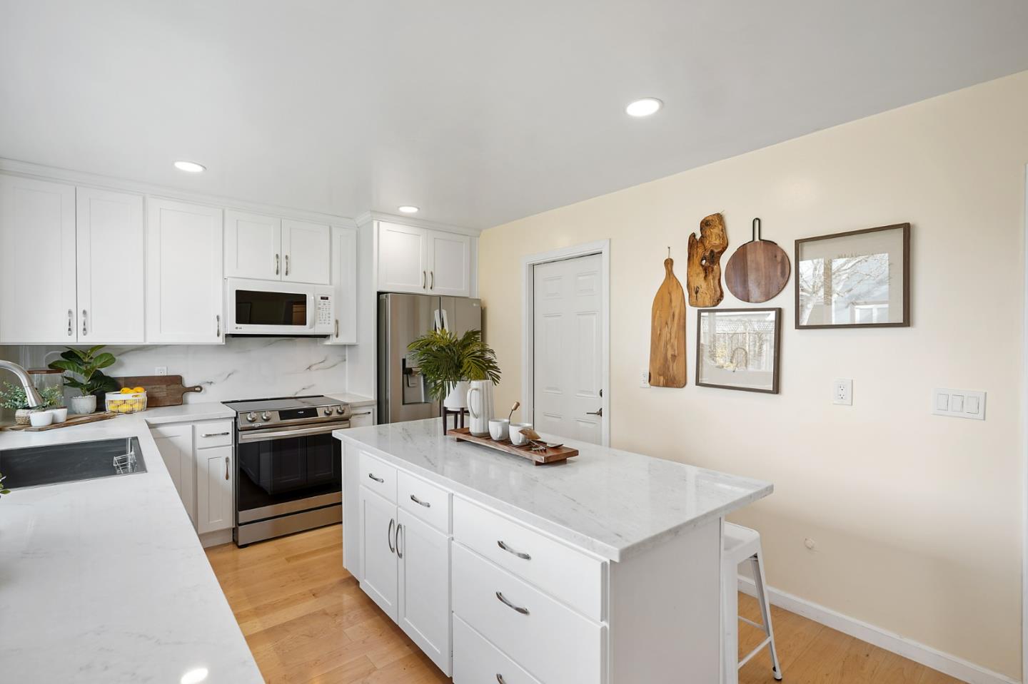 Detail Gallery Image 9 of 20 For 461 Halsey Ave, San Jose,  CA 95128 - 2 Beds | 1 Baths