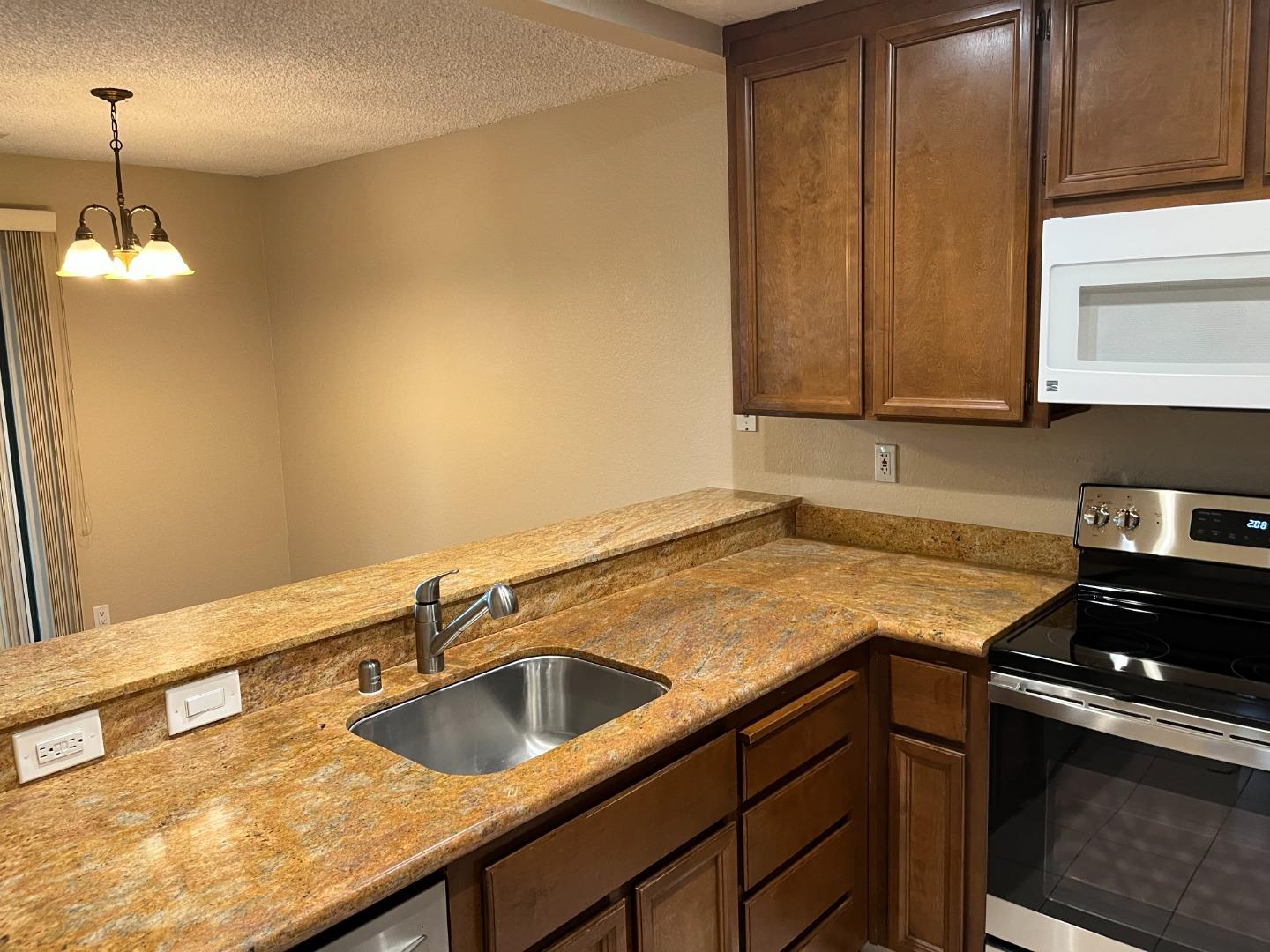 Detail Gallery Image 5 of 18 For 2707 La Terrace Cir, San Jose,  CA 95123 - 2 Beds | 2 Baths