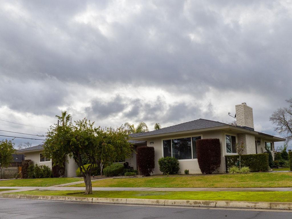 Detail Gallery Image 1 of 1 For 2839 N Denlo Ave, Fresno,  CA 93705 - 2 Beds | 2 Baths