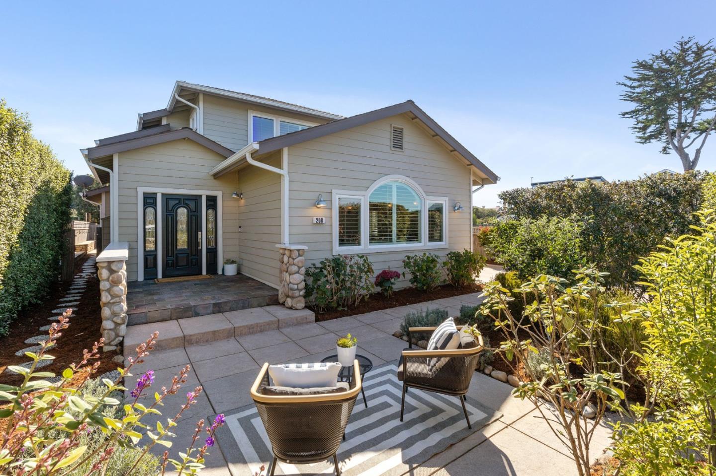 Detail Gallery Image 1 of 1 For 208 Kelly Ave, Half Moon Bay,  CA 94019 - 4 Beds | 3/1 Baths