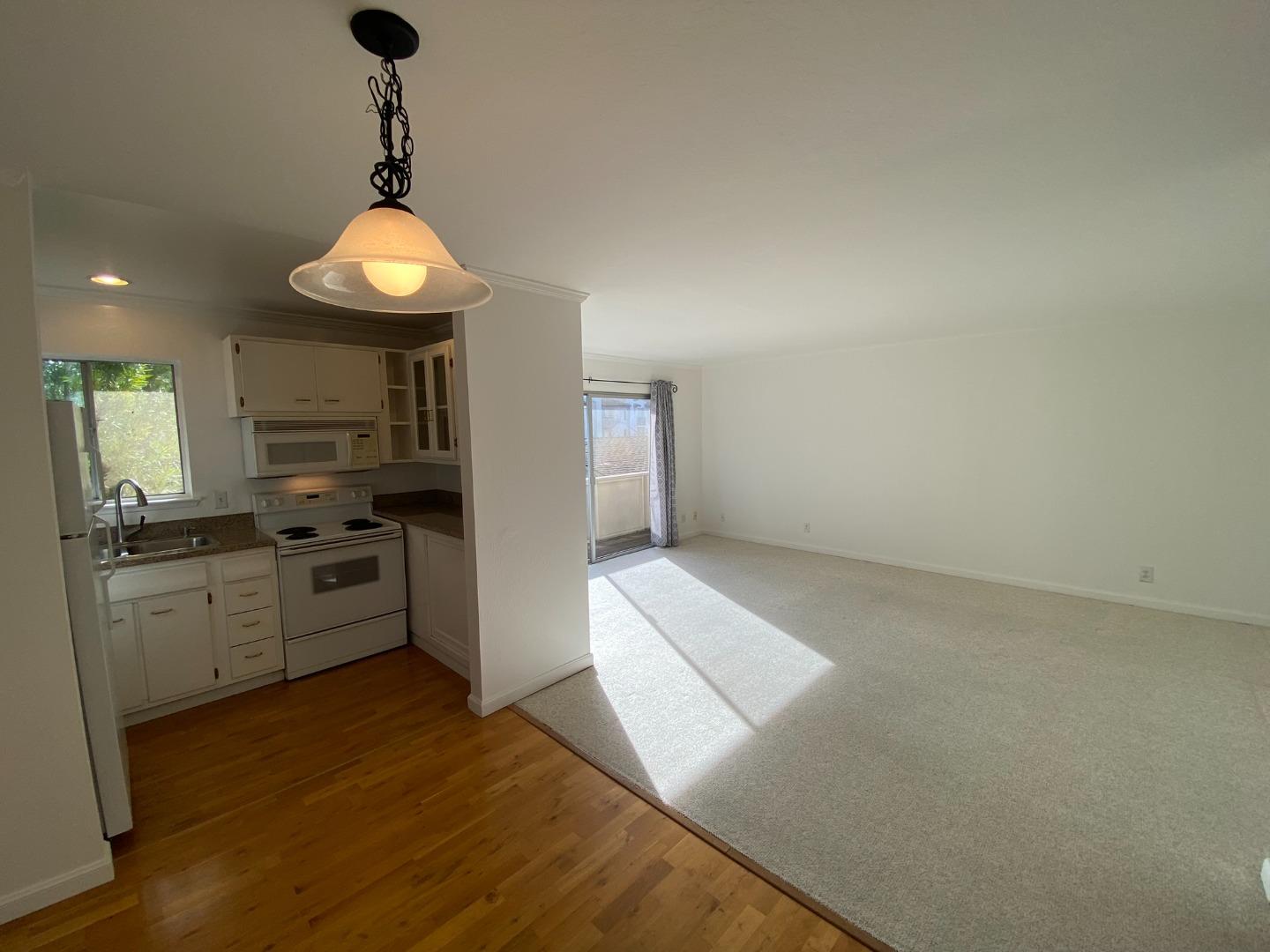 Detail Gallery Image 6 of 12 For 487 Tyndall St #7,  Los Altos,  CA 94022 - 2 Beds | 1 Baths