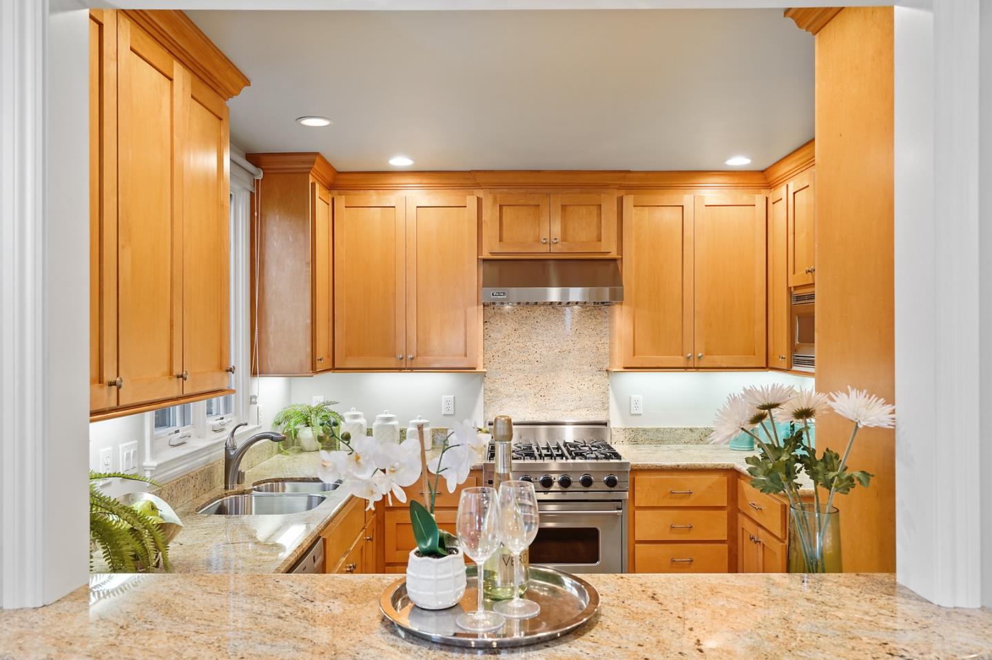 Detail Gallery Image 4 of 24 For 1429 San Antonio St, Menlo Park,  CA 94025 - 3 Beds | 2/1 Baths