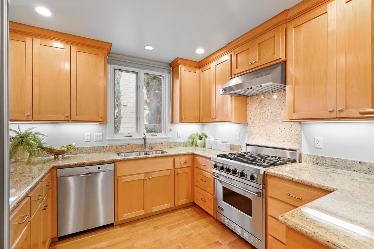 Detail Gallery Image 5 of 24 For 1429 San Antonio St, Menlo Park,  CA 94025 - 3 Beds | 2/1 Baths