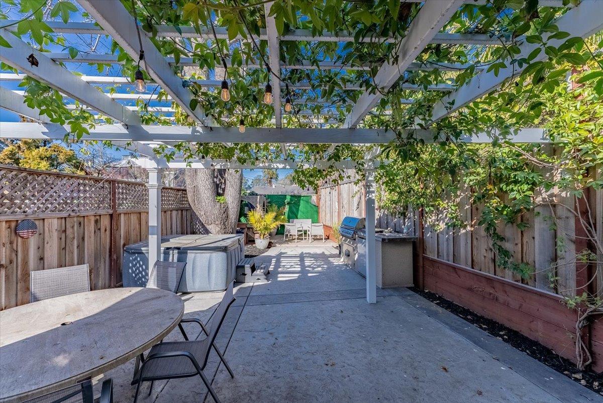 Detail Gallery Image 29 of 38 For 606 15th Ave, Santa Cruz,  CA 95062 - 3 Beds | 2 Baths