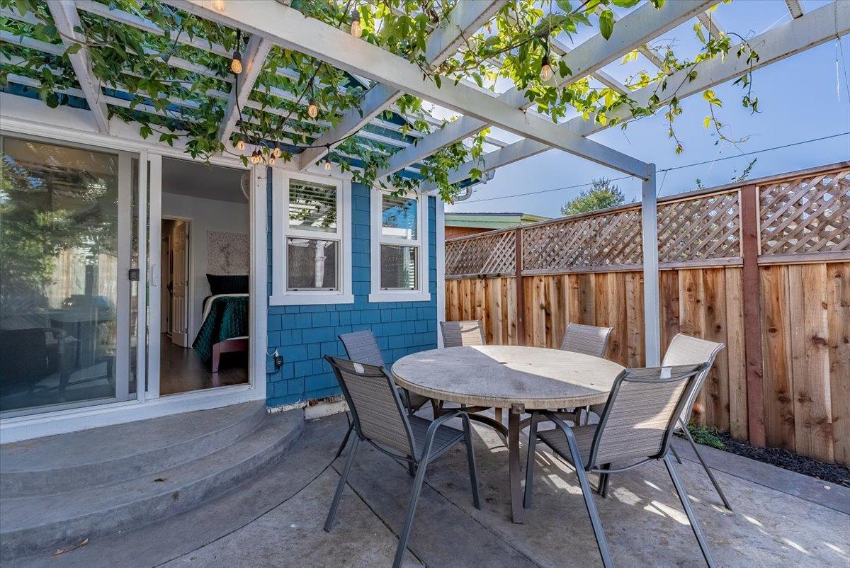 Detail Gallery Image 31 of 38 For 606 15th Ave, Santa Cruz,  CA 95062 - 3 Beds | 2 Baths