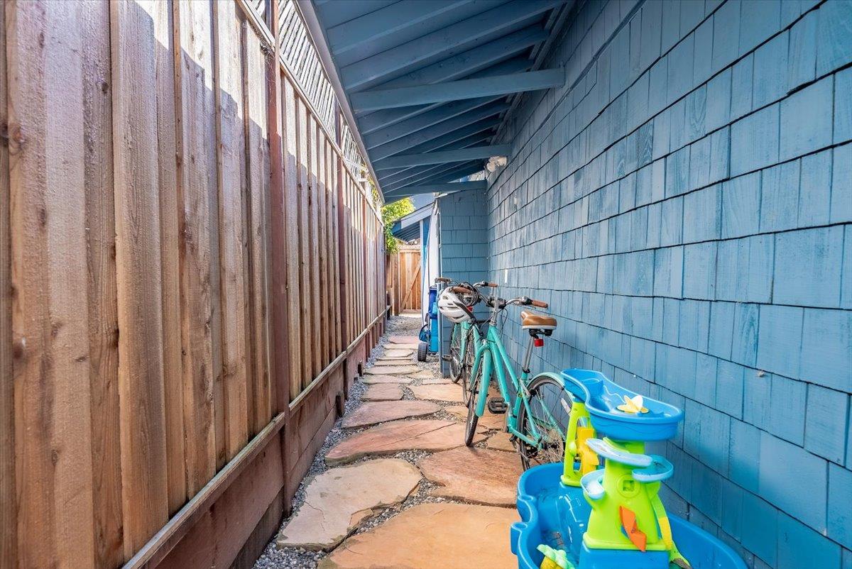 Detail Gallery Image 36 of 38 For 606 15th Ave, Santa Cruz,  CA 95062 - 3 Beds | 2 Baths
