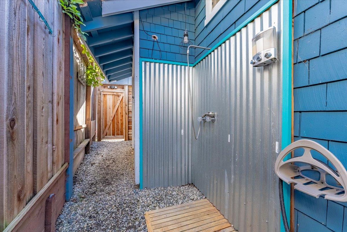 Detail Gallery Image 37 of 38 For 606 15th Ave, Santa Cruz,  CA 95062 - 3 Beds | 2 Baths
