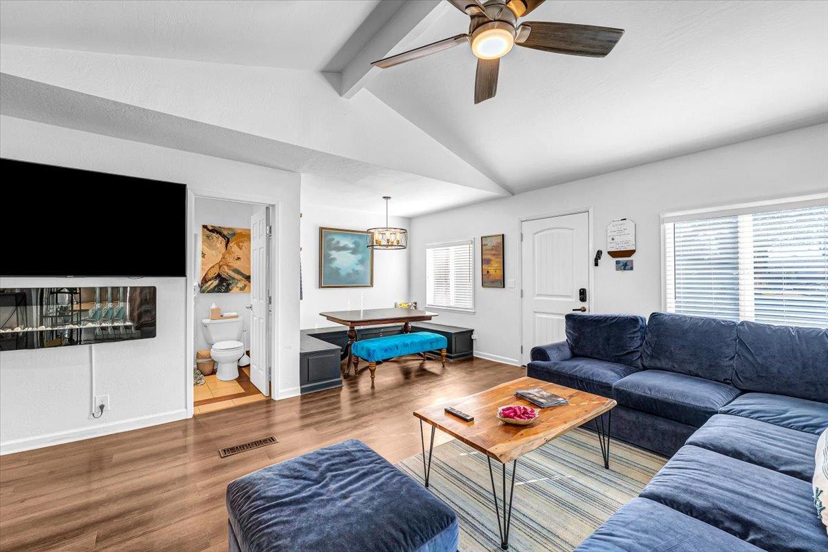 Detail Gallery Image 6 of 38 For 606 15th Ave, Santa Cruz,  CA 95062 - 3 Beds | 2 Baths