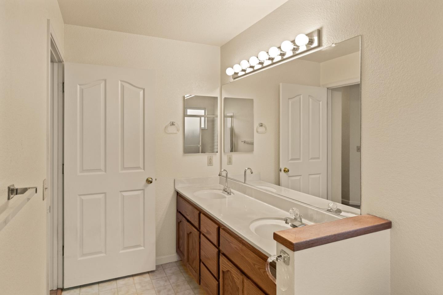 Detail Gallery Image 16 of 22 For 925 New Salem Dr, Salinas,  CA 93906 - 3 Beds | 2 Baths