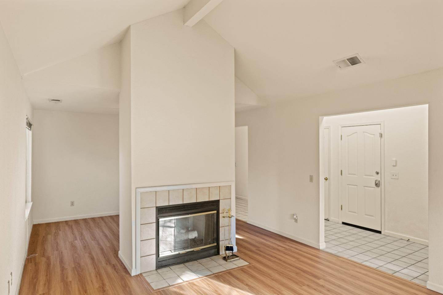 Detail Gallery Image 5 of 22 For 925 New Salem Dr, Salinas,  CA 93906 - 3 Beds | 2 Baths
