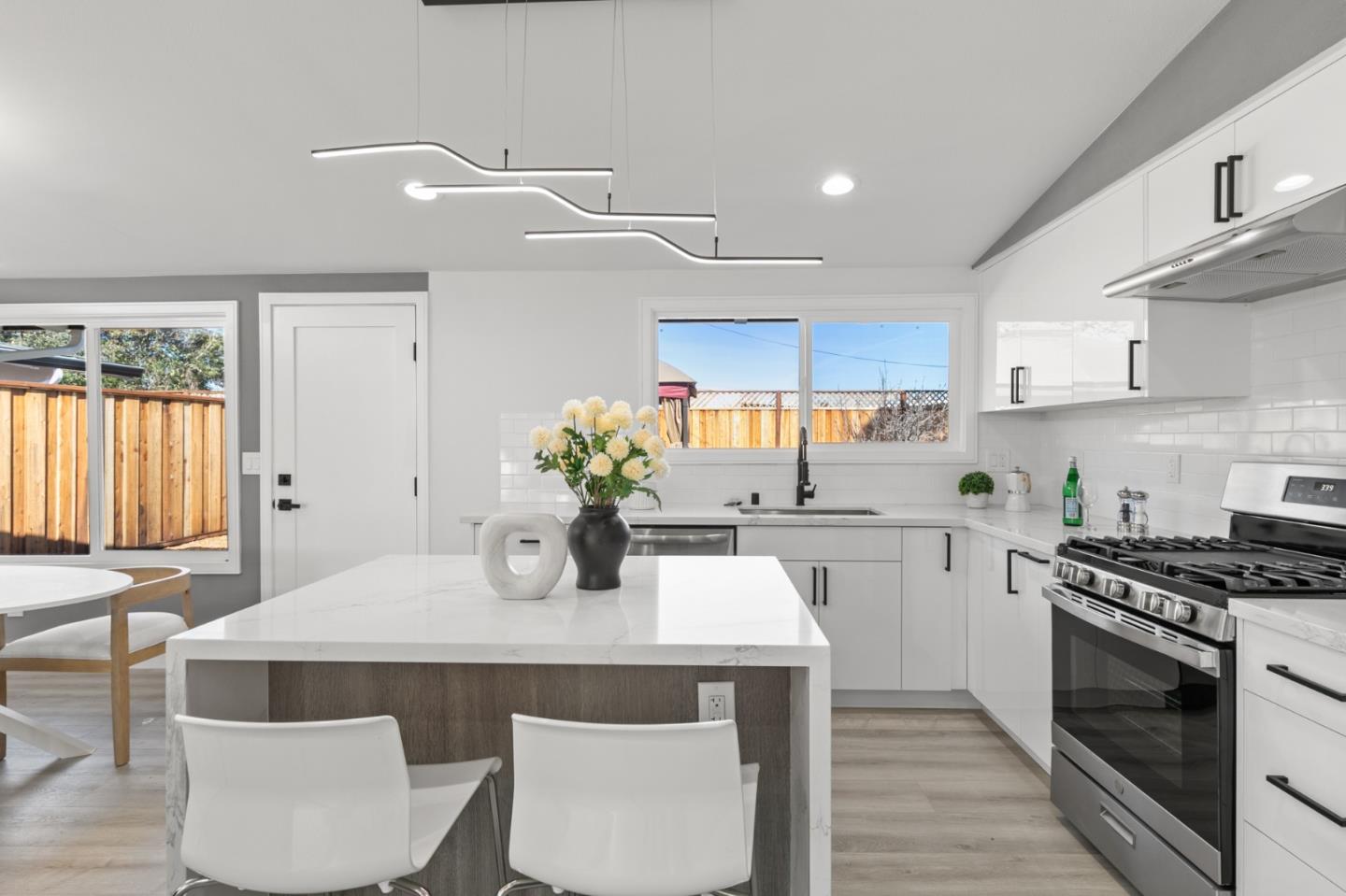 Detail Gallery Image 11 of 28 For 1187 Palamos Ave, Sunnyvale,  CA 94089 - 3 Beds | 2 Baths