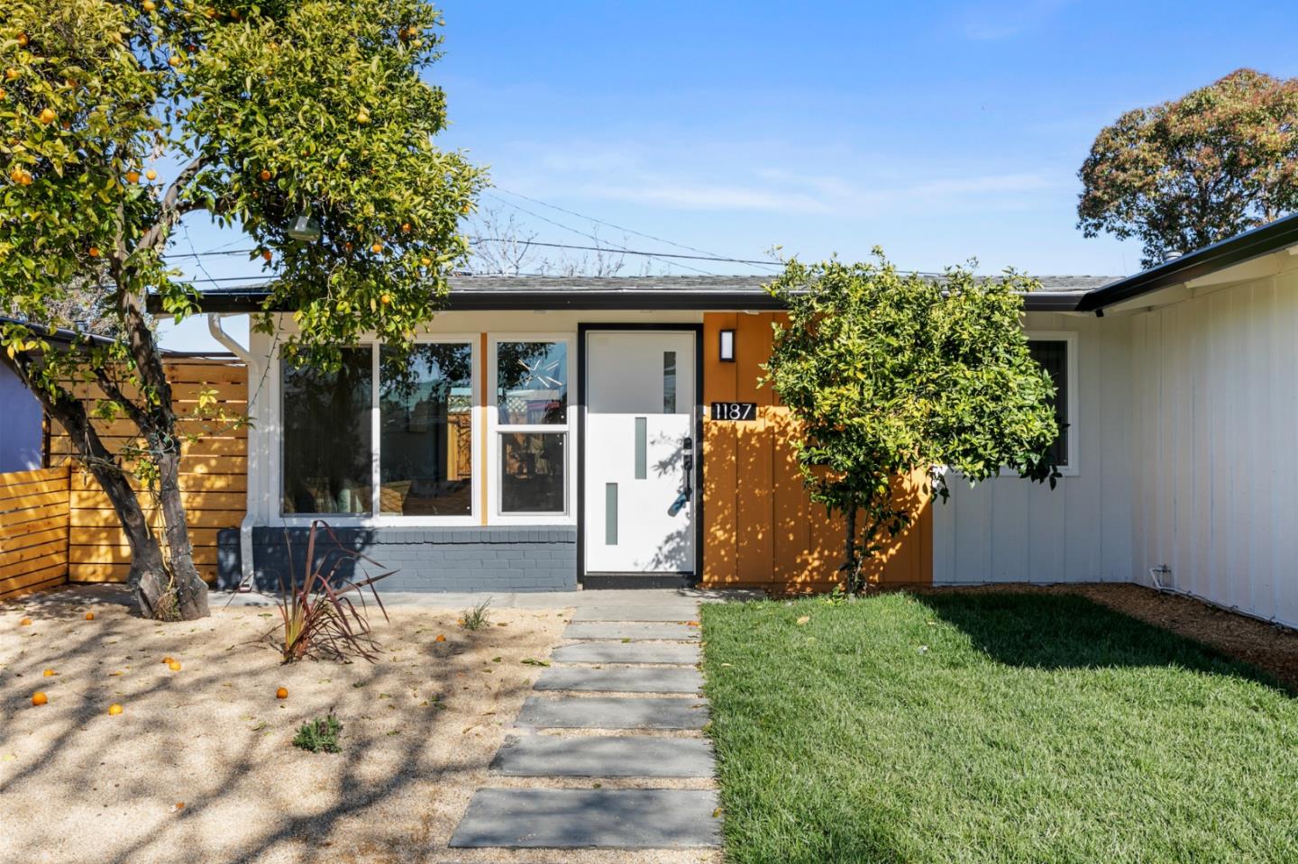 Detail Gallery Image 4 of 28 For 1187 Palamos Ave, Sunnyvale,  CA 94089 - 3 Beds | 2 Baths