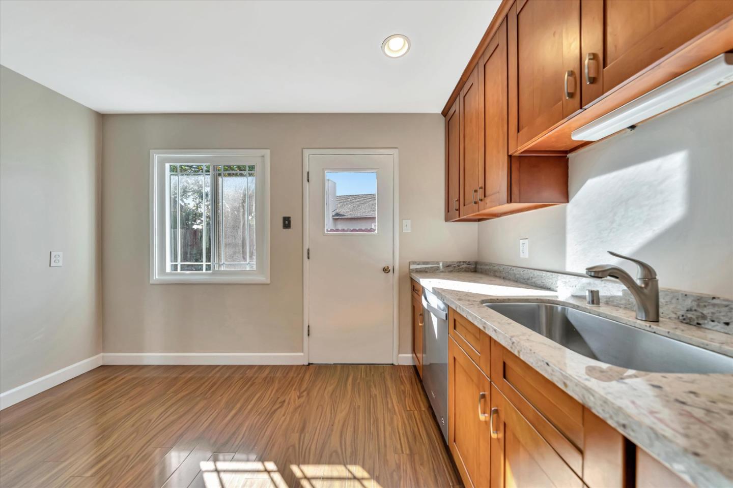 Detail Gallery Image 14 of 40 For 400 Cornish Way, Belmont,  CA 94002 - 3 Beds | 1 Baths