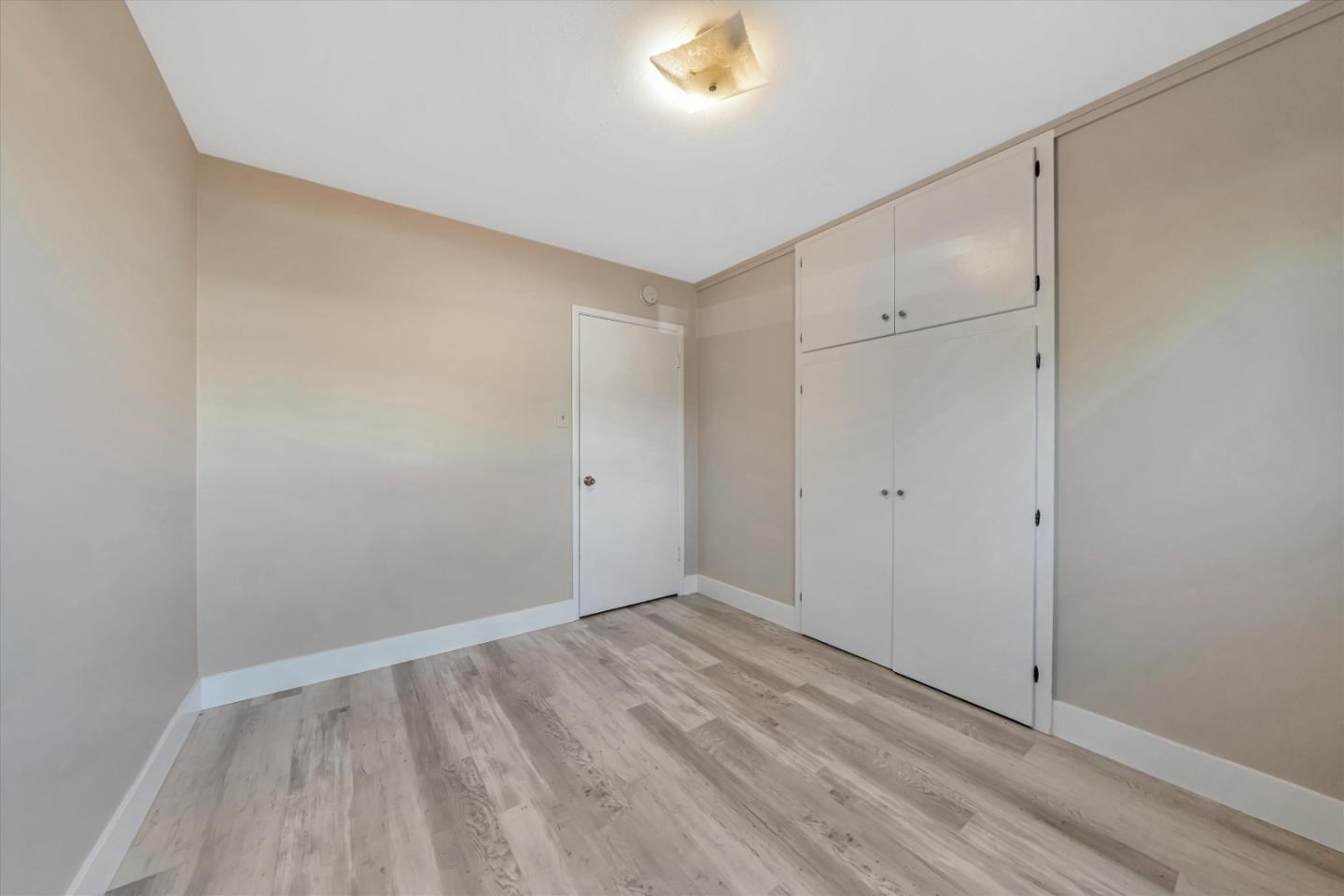 Detail Gallery Image 17 of 40 For 400 Cornish Way, Belmont,  CA 94002 - 3 Beds | 1 Baths