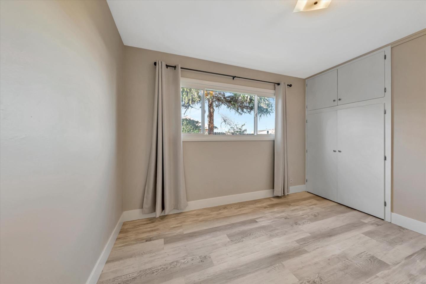 Detail Gallery Image 21 of 40 For 400 Cornish Way, Belmont,  CA 94002 - 3 Beds | 1 Baths
