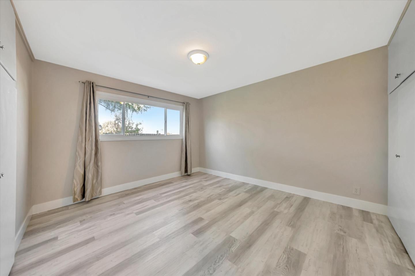 Detail Gallery Image 23 of 40 For 400 Cornish Way, Belmont,  CA 94002 - 3 Beds | 1 Baths