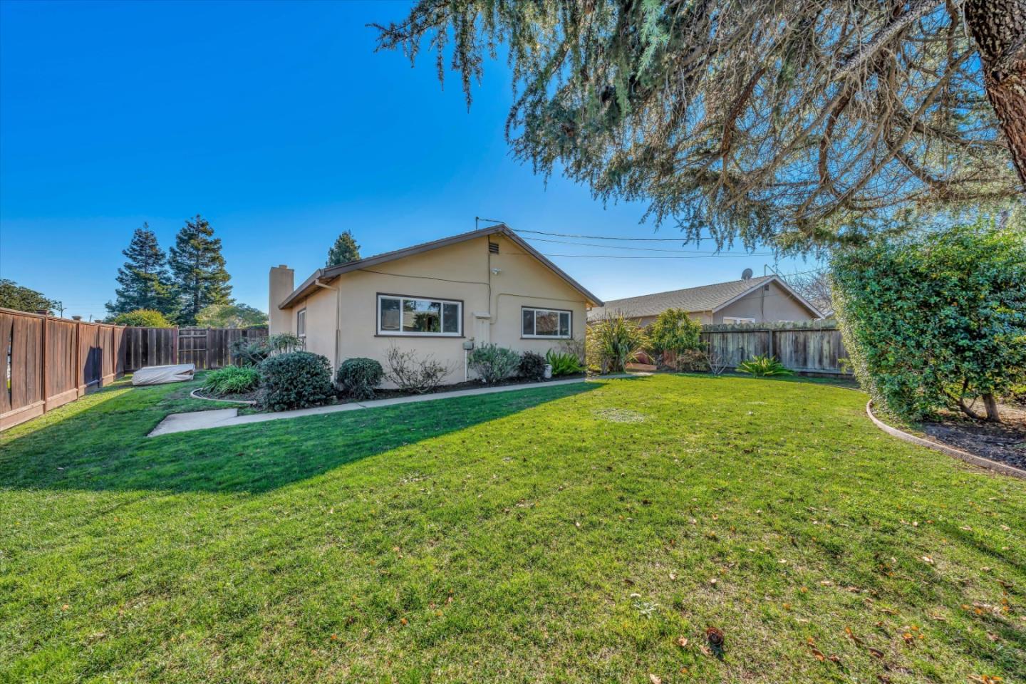 Detail Gallery Image 29 of 40 For 400 Cornish Way, Belmont,  CA 94002 - 3 Beds | 1 Baths