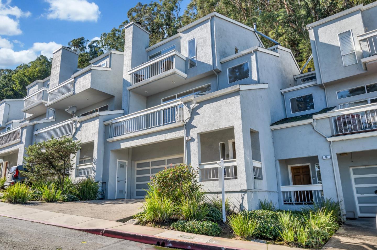 Detail Gallery Image 1 of 1 For 20 Livingston Terrace Dr, San Bruno,  CA 94066 - 3 Beds | 2/1 Baths