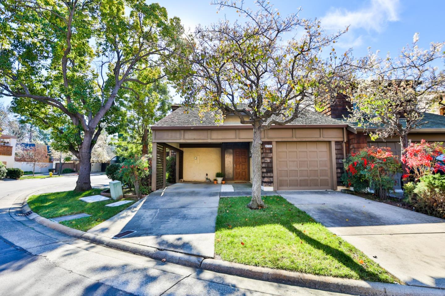 Detail Gallery Image 1 of 1 For 4710 Lago Vista Cir, San Jose,  CA 95129 - 2 Beds | 2 Baths