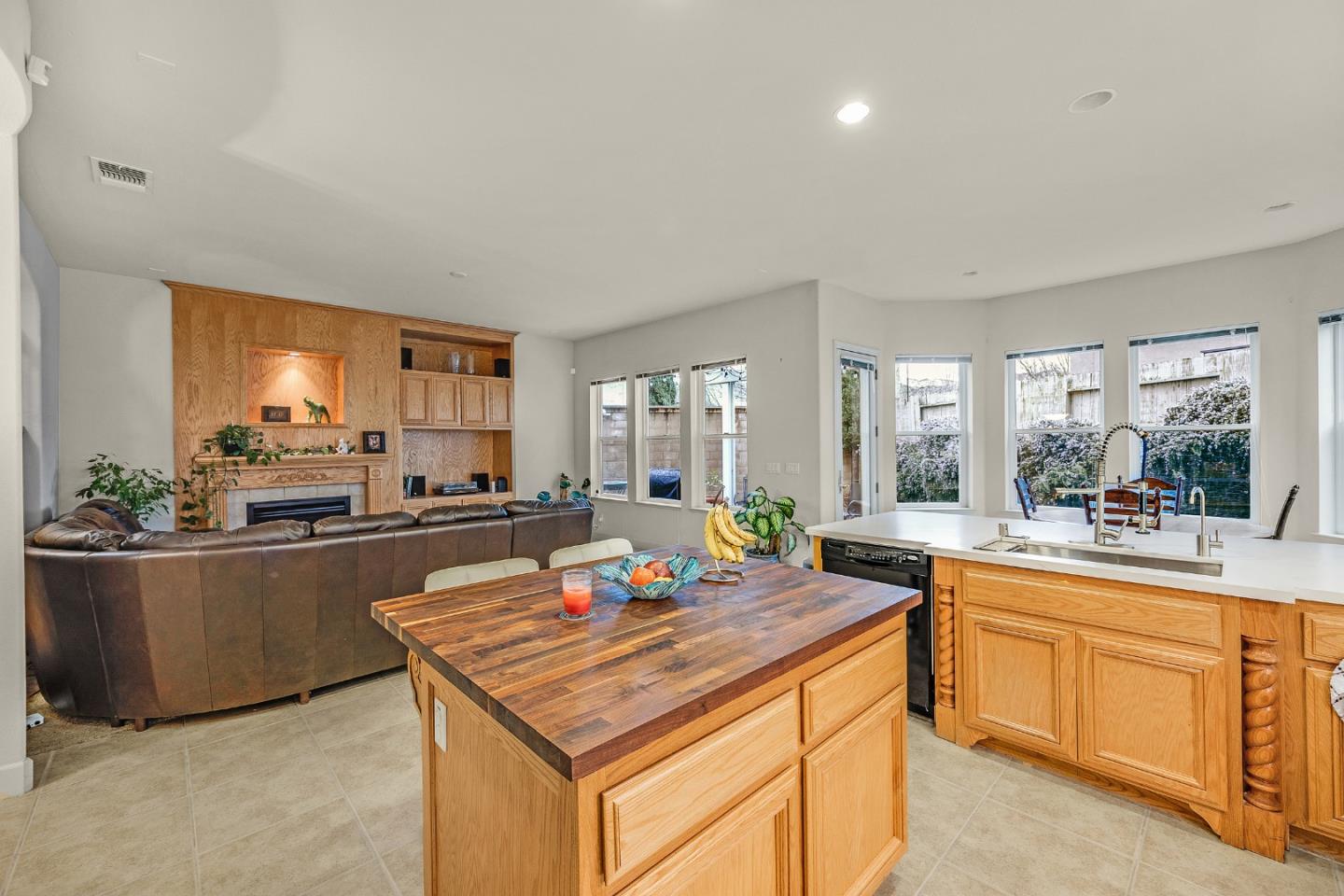 9042 Cambridge Cir, Vallejo, CA 94591 photo 4