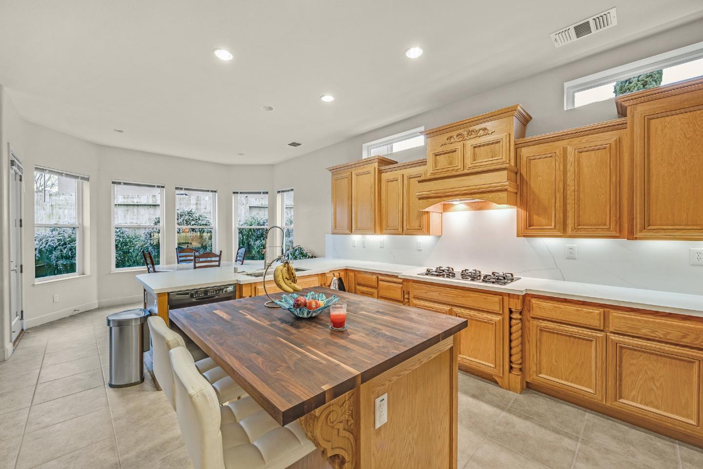 9042 Cambridge Cir, Vallejo, CA 94591 photo 5