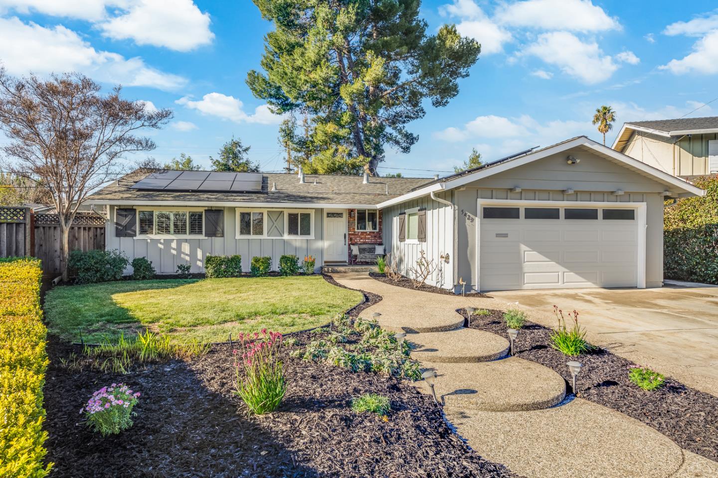 Detail Gallery Image 1 of 1 For 5423 Starcrest Dr, San Jose,  CA 95123 - 3 Beds | 2 Baths