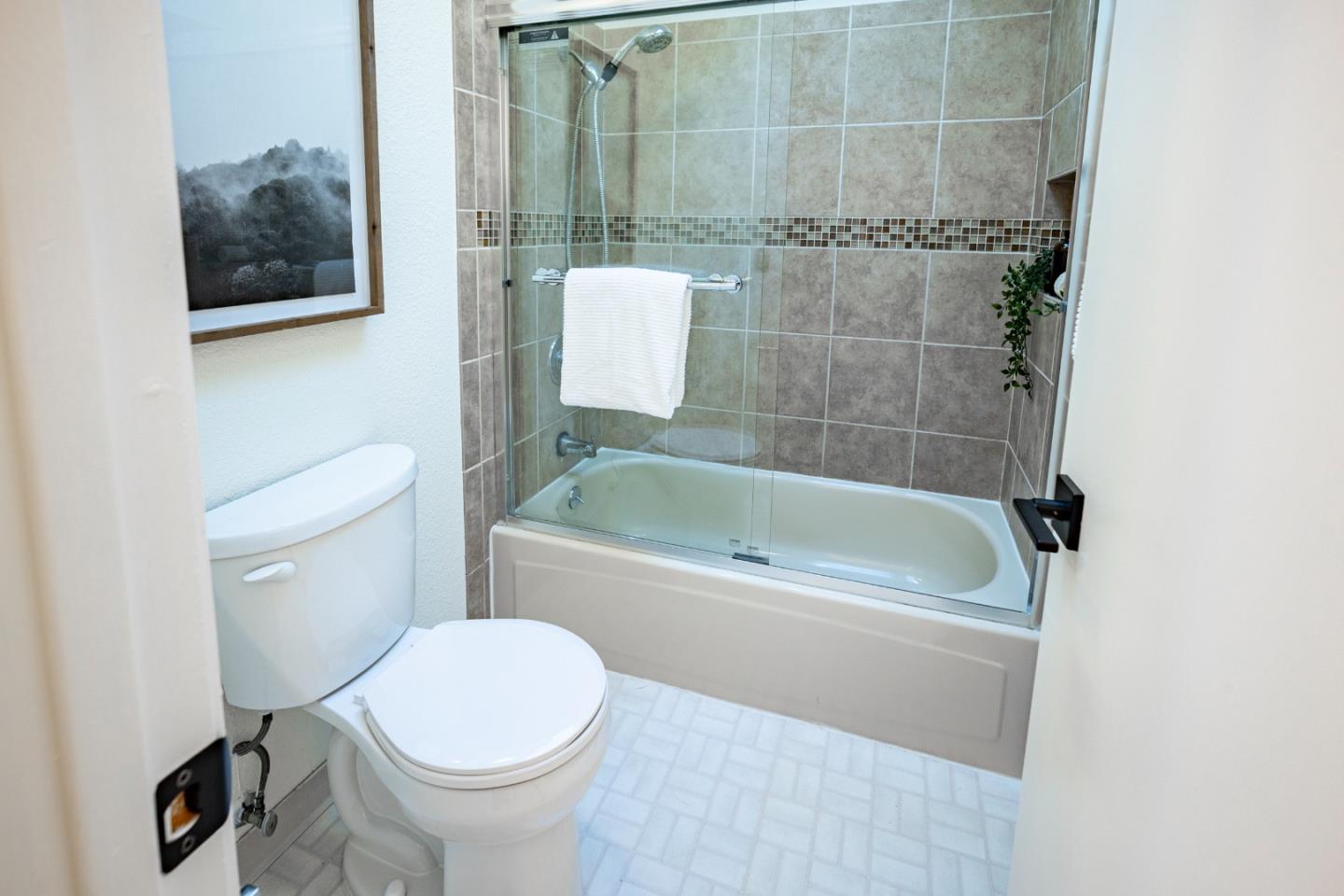 Detail Gallery Image 13 of 17 For 1022 San Luis Cir #718,  Daly City,  CA 94014 - 1 Beds | 1 Baths