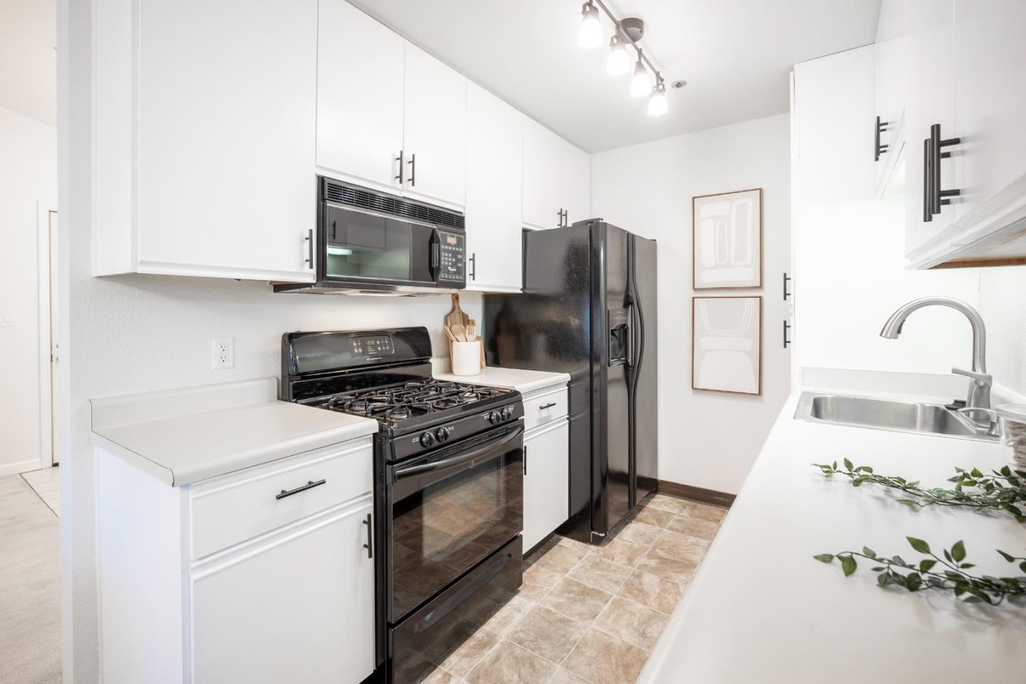 Detail Gallery Image 9 of 17 For 1022 San Luis Cir #718,  Daly City,  CA 94014 - 1 Beds | 1 Baths
