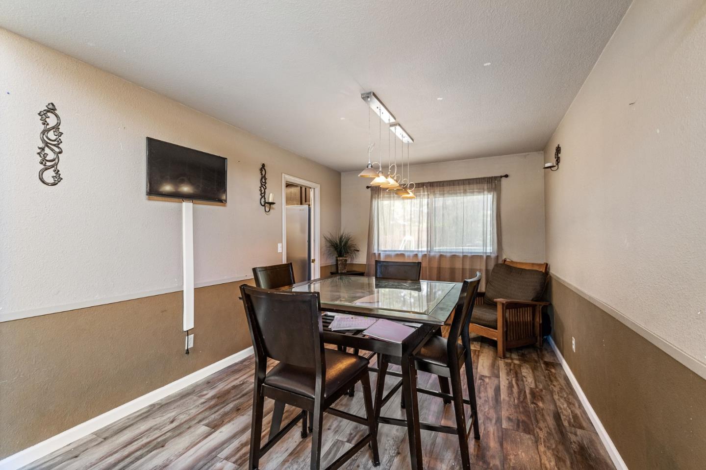 Detail Gallery Image 4 of 26 For 254 Loch Lomond Dr, Vacaville,  CA 95687 - 4 Beds | 2/1 Baths