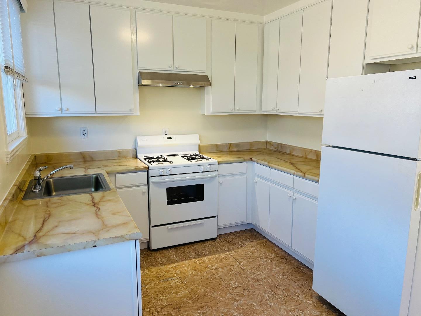 Detail Gallery Image 9 of 17 For 2601 Garfield St, San Mateo,  CA 94403 - 2 Beds | 1 Baths