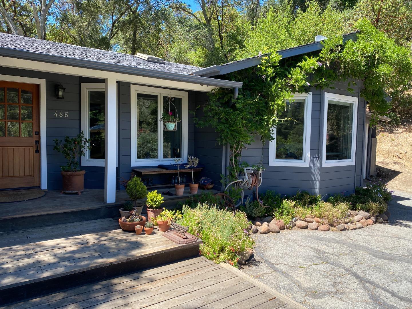 Detail Gallery Image 4 of 41 For 486 Raymundo Dr, Woodside,  CA 94062 - 3 Beds | 2 Baths